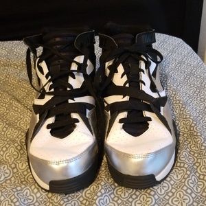 Nike Shoes - Throwback Nike's Nike Shoes - Throwback Nike's